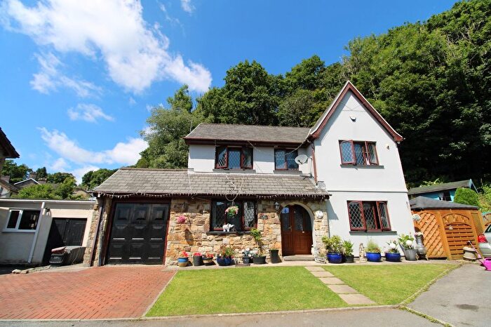 4 Bedroom Detached House For Sale In Derllwyn Road, Tondu, Bridgend, Bridgend County., CF32