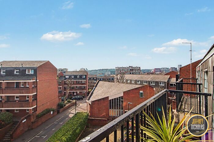 2 Bedroom Flat For Sale In Wynford Road, London, N1