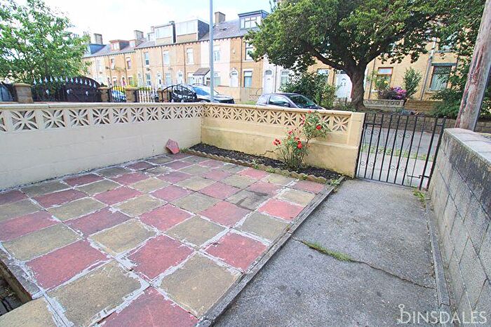 4 Bedroom Terraced House To Rent In St Margarets Road, Lidget Green, Bradford, BD7