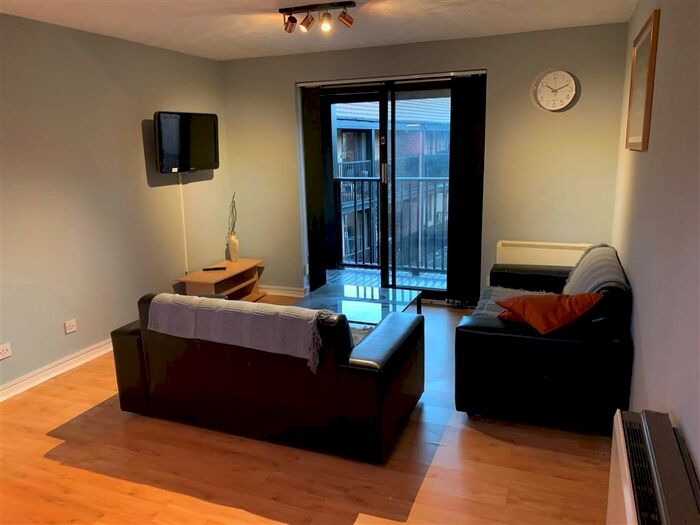 2 Bedroom Flat To Rent In Grove Road, Nottingham, NG7