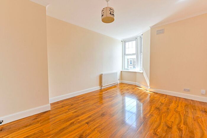 2 Bedroom Flat To Rent In The Vale, Acton, London, W3