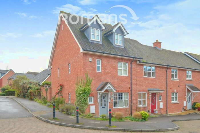 3 Bedroom End Of Terrace House To Rent In Stockbridge Road Fleet, GU51