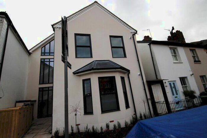 2 Bedroom Flat To Rent In Canbury Park Road, Kingston Upon Thames, KT2