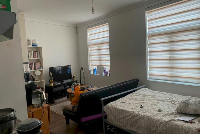 Studio To Rent In West Hendon Broadway, London, NW9