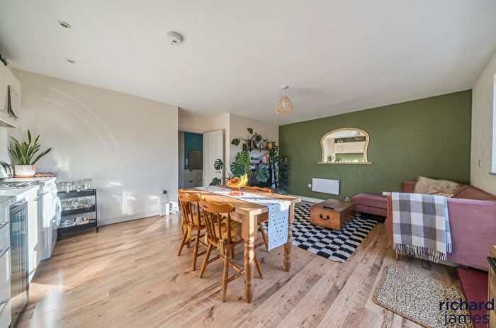 1 Bedroom Flat For Sale In Fire Fly Avenue, Swindon, SN2