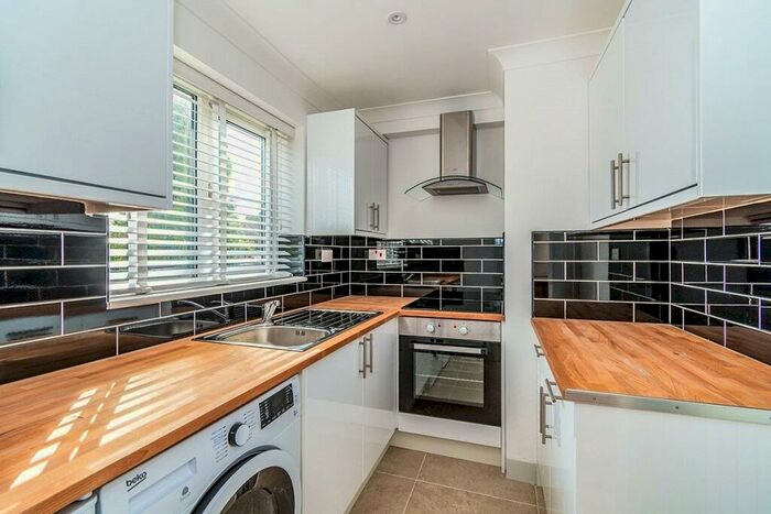 Flat To Rent In Kitchener Road, Southampton, Hampshire, SO17