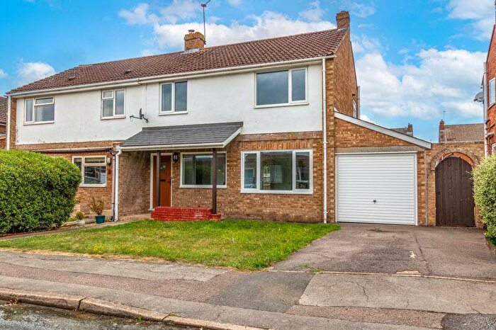 4 Bedroom Semi-Detached House To Rent In Charlton Heights, Wantage, OX12