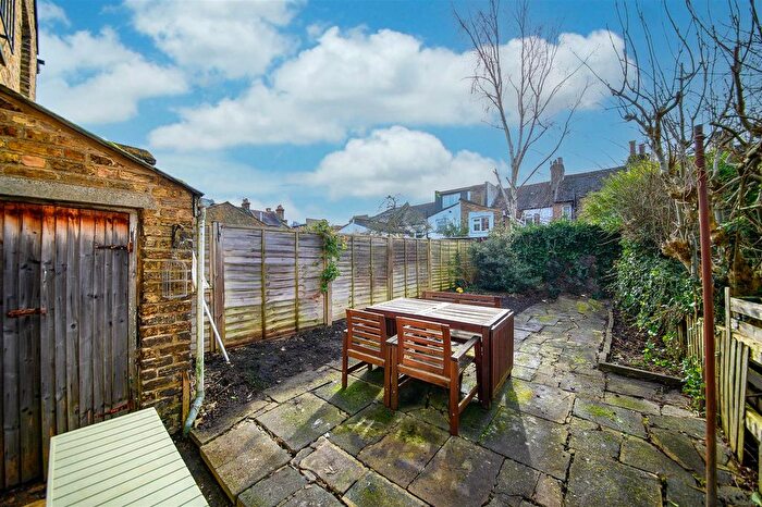 1 Bedroom Flat For Sale In Percy Road, London, N12