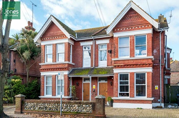 1 Bedroom Flat To Rent In Warwick Gardens, Worthing, West Sussex, BN11