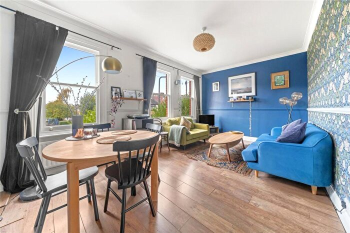 3 Bedroom Flat For Sale In Fleeming Road, Walthamstow, London, E17