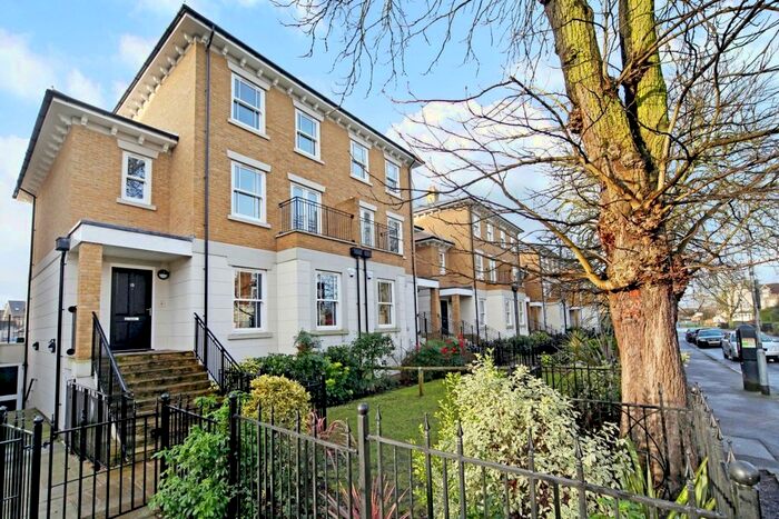 5 Bedroom Town House To Rent In Claremont Road, Windsor, SL4