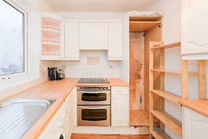 1 Bedroom Flat To Rent In Woodford Road, London, E18