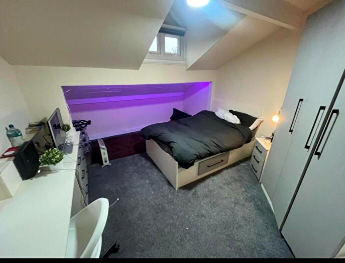 6 Bedroom House To Rent In Ash Grove, Leeds, LS6