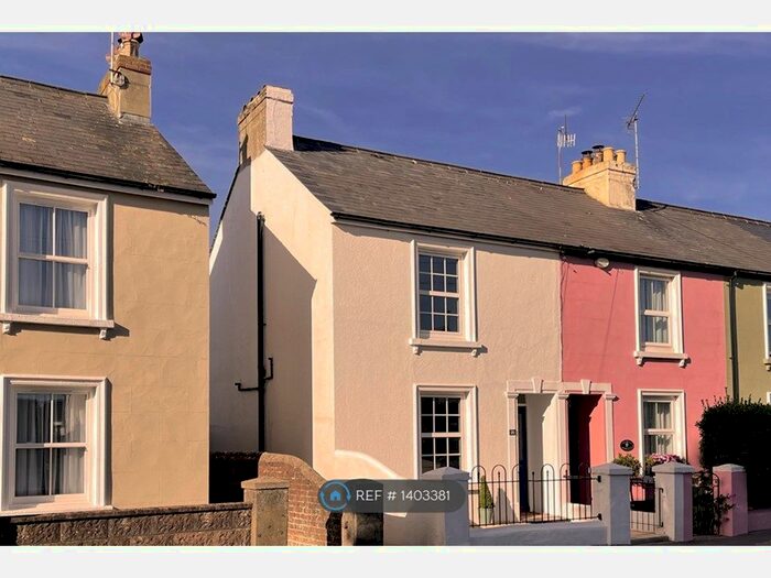 3 Bedroom Semi-Detached House To Rent In Bognor Road, Chichester, PO19