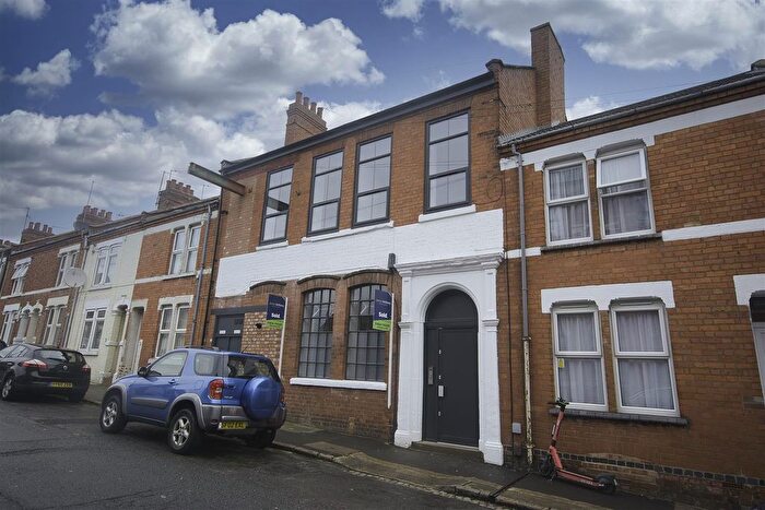 2 Bedroom Flat To Rent In Artizan Road, Abington, Northampton, NN1