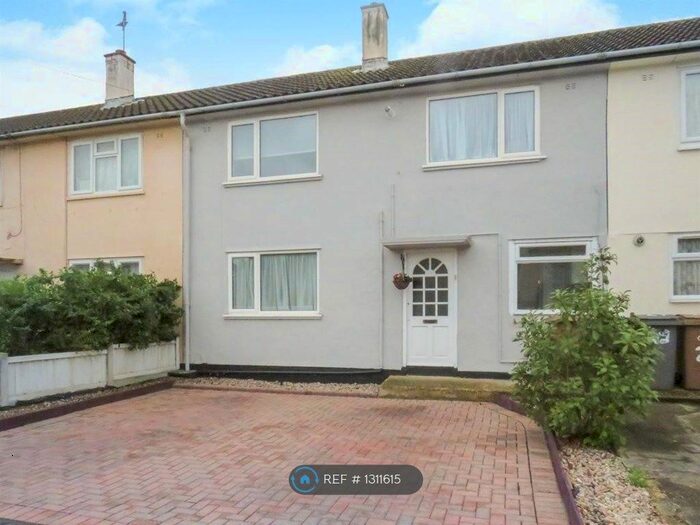 3 Bedroom Terraced House To Rent In Savernake Road, Essex CM1