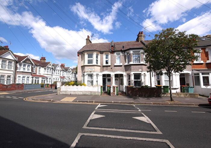 2 Bedroom Maisonette For Sale In Keppel Road, London, E6