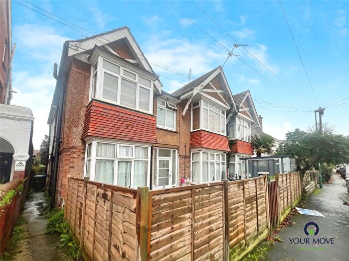 2 Bedroom Flat To Rent In Richmond Avenue, Bognor Regis, West Sussex, PO21