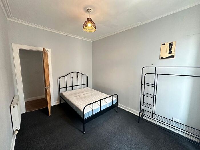 2 Bedroom Flat To Rent In Albert Road, Southside, Glasgow, G42