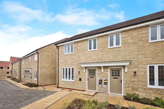 3 Bedroom Semi-Detached House For Sale In Maple Drive, Somerton, TA11