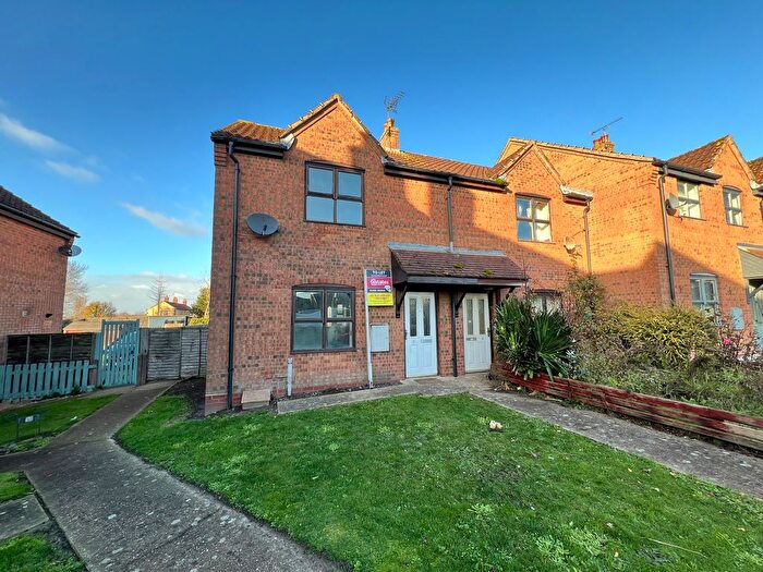 2 Bedroom End Terrace House To Rent In Fussey Gardens, Bonby, DN20