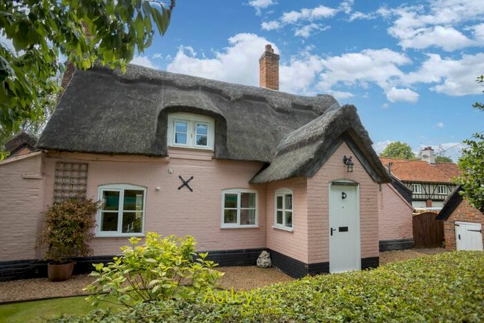 2 Bedroom Cottage For Sale In The Street, Bramerton, Norwich, NR14