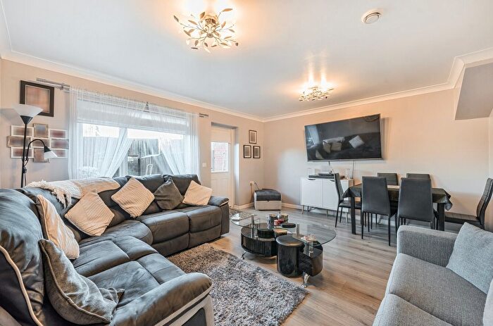 3 Bedroom Terraced House For Sale In Barbel Close, Earley, Reading, RG6