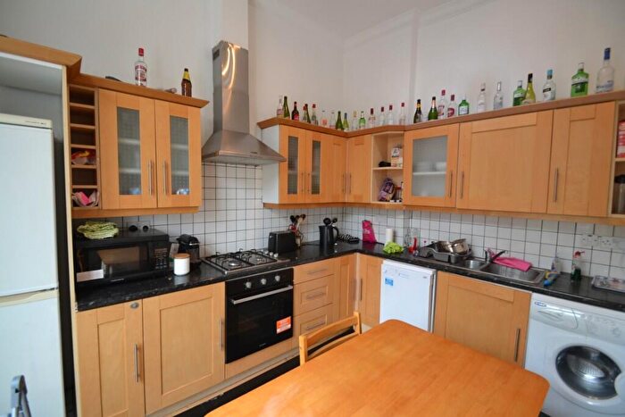 3 Bedroom Flat To Rent In Haverstock Hill, London, NW3