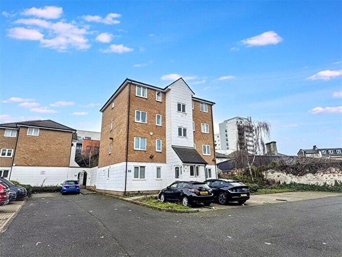 1 Bedroom Flat To Rent In Carolina Close, Stratford, E15