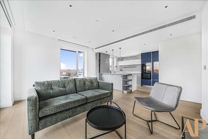 1 Bedroom Flat To Rent In Reflection Apartments, Cascade Way, White City, London, W12