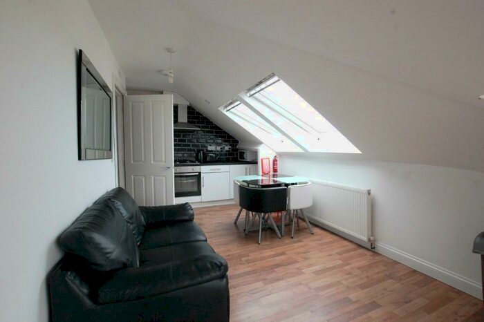 2 Bedroom Flat To Rent In Sharrow Lane, Sheffield, S11