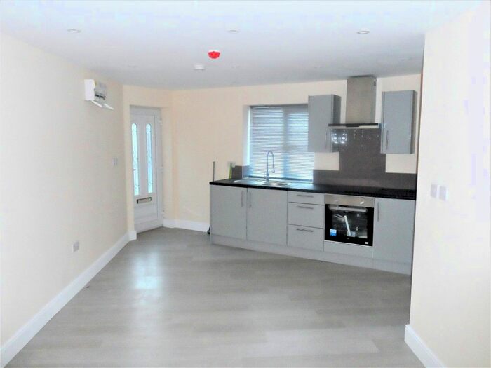 1 Bedroom Bungalow To Rent In Star Lane, Hooley, CR5