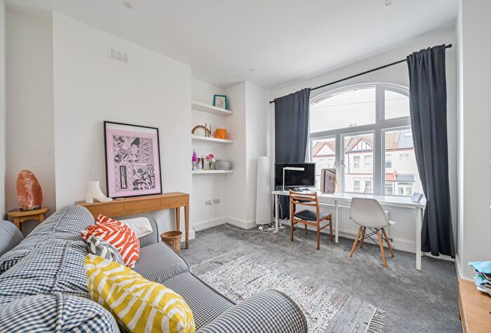 1 Bedroom Flat For Sale In Fairmile Avenue, London, SW16