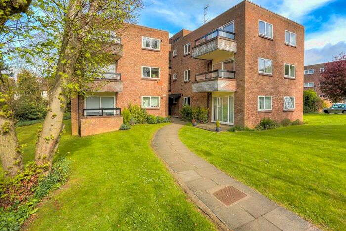 2 Bedroom Flat To Rent In Milton Road, Harpenden, Herts, AL5