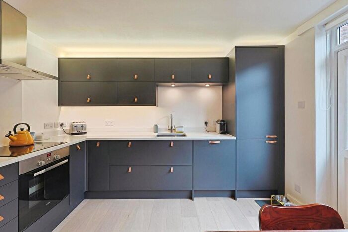 2 Bedroom Flat For Sale In Hicks Close, London, SW11
