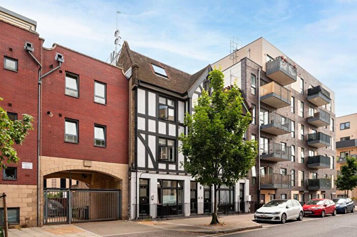 2 Bedroom Flat For Sale In Old Jamaica Road, Bermondsey, London, SE16