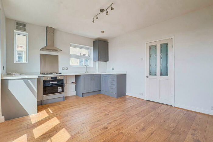 2 Bedroom Flat To Rent In London Road, Leigh-on-Sea, SS9