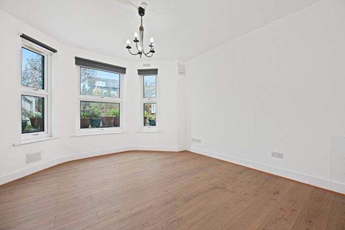 2 Bedroom Flat To Rent In Uxbridge Road, Shepherds Bush, W12