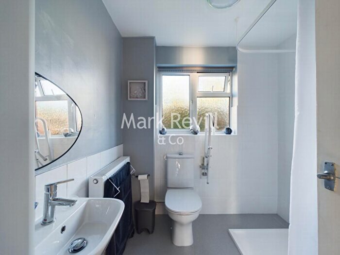 2 Bedroom Flat For Sale In Loders, Ardingly, RH17