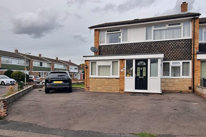 3 Bedroom End Of Terrace House For Sale In Russell Road, Havant, PO9