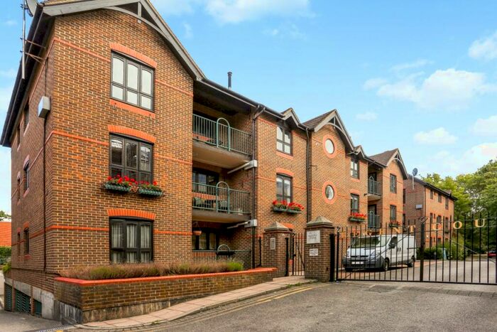 2 Bedroom Apartment To Rent In Sheet Street Windsor, SL4