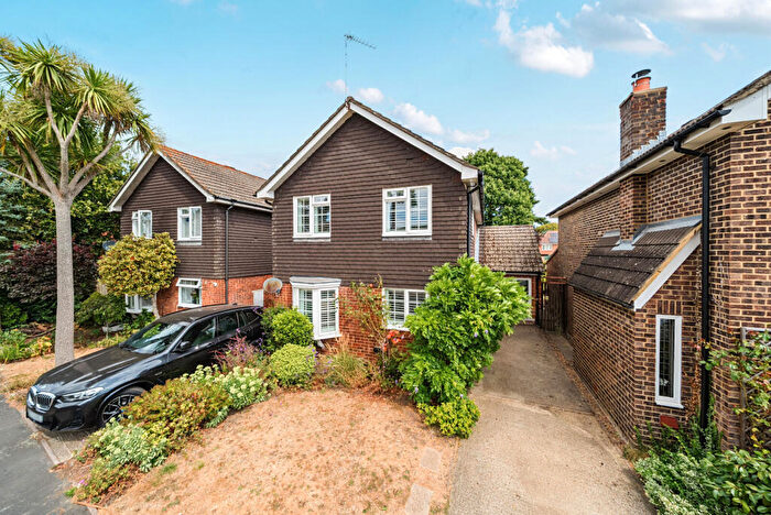 3 Bedroom Link Detached House For Sale In Snowdrop Way, Bisley, Woking, GU24