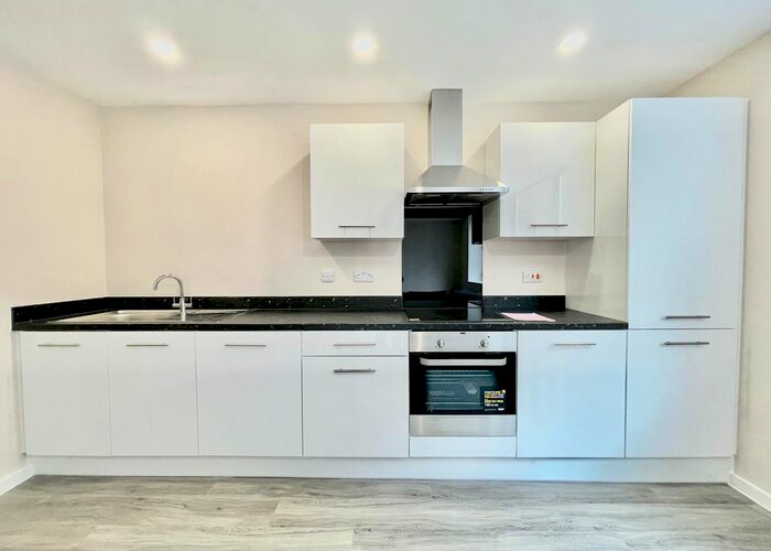 2 Bedroom Flat To Rent In Balmoral House, Windsor Street, M5