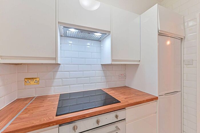 2 Bedroom Flat For Sale In Sherborne Court, Elmers End Road, Anerley, London, SE20