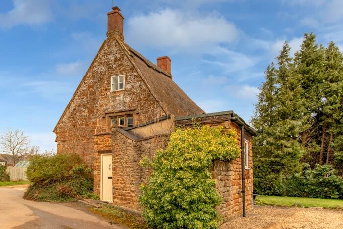 2 Bedroom Cottage To Rent In The Leys, Adderbury, OX17