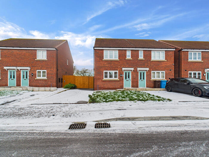 3 Bedroom Semi Detached House For Sale In Waudby Way, Hull, HU9