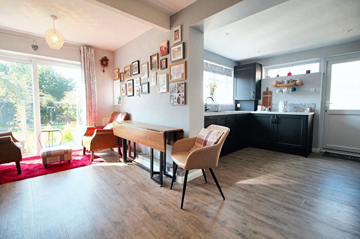 3 Bedroom Semi-detached House For Sale In Essella Road, Ashford, TN24