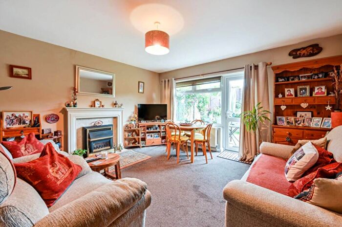 1 Bedroom Bungalow For Sale In Powell Close, Guildford, GU2