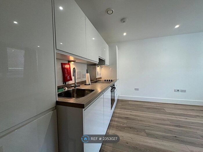 1 Bedroom Flat To Rent In Desborough Road, High Wycombe, HP11