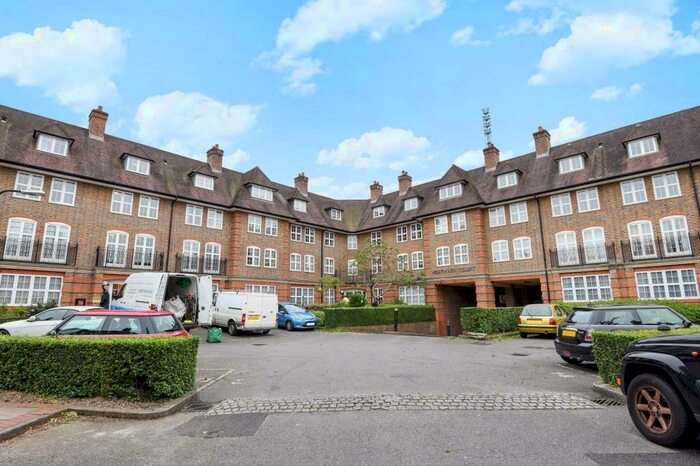 2 Bedroom Apartment To Rent In Hampstead, London, NW11